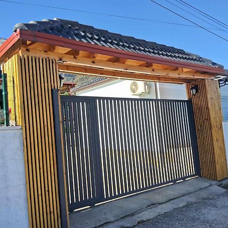Villa Sana Rooms Пермет Екстер'єр фото